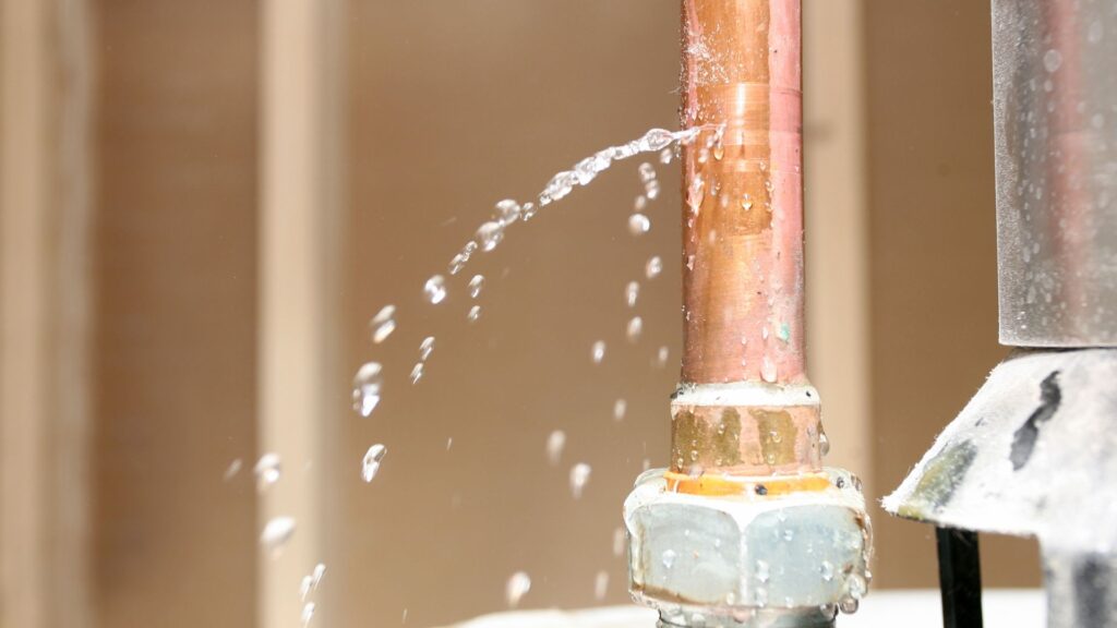 Leaking pipe to be fixed by general plumbers